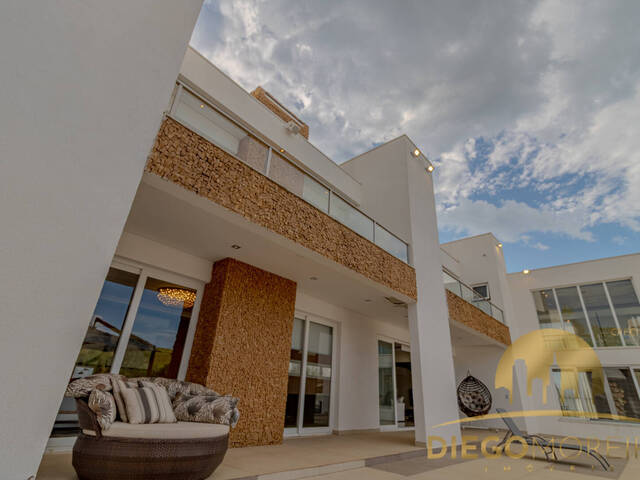 Venda em Condomínio Residencial Reserva Ecológica Atibaia - Atibaia