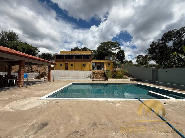 Venda em Pedra Vermelha (Terra Preta) - Mairiporã