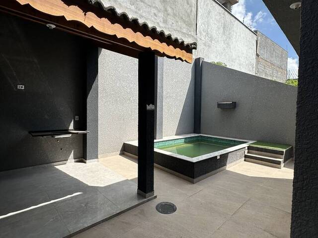 Casa para Venda em Atibaia - 2