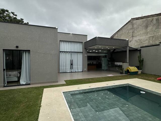 Venda em Jardim Shangri-Lá - Atibaia