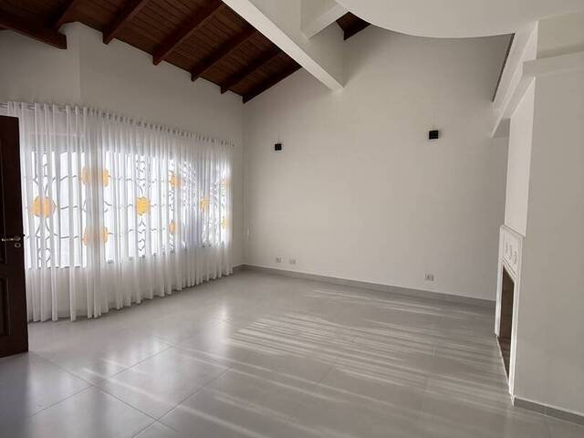 Casa em Condomínio para Locação em Atibaia - 2